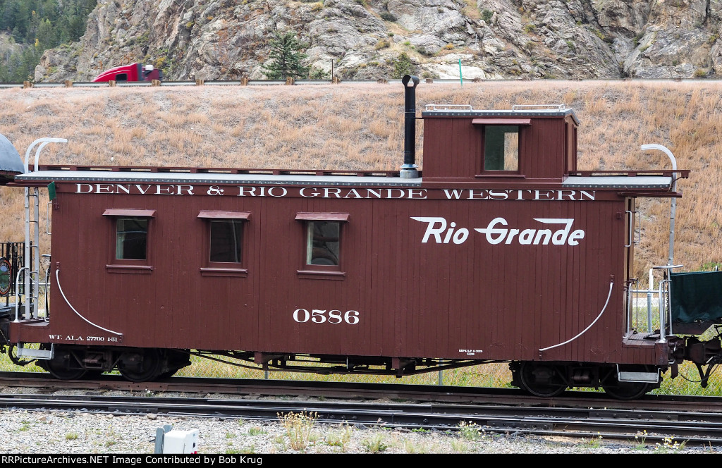 D&RGW narrow gage caboose number 0586 